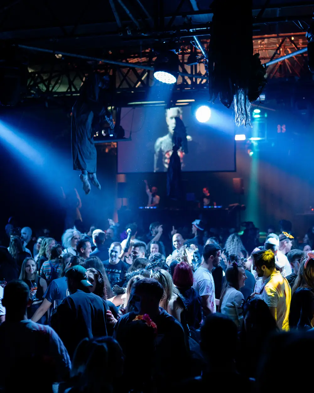 Club & Bar